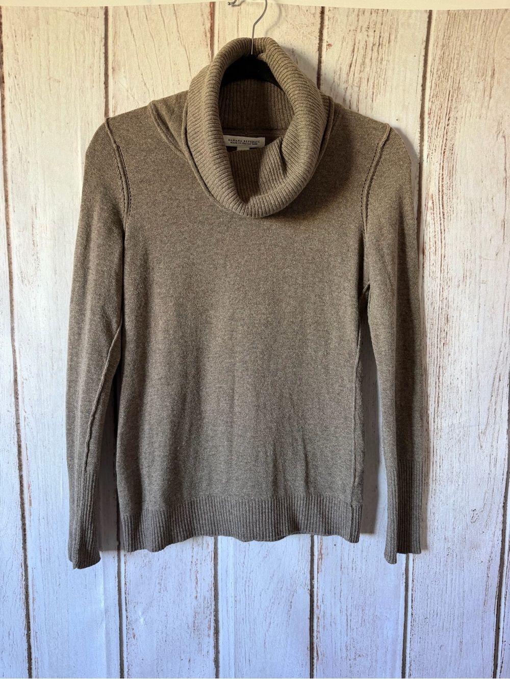 Banana Republic Cowl Neck Sweater Size S Brown Wool
Cashmere Blend